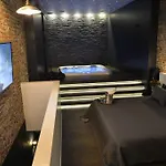 chambre avec jacuzzi sauna privatif